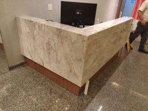 BALCÃO EM MÁRMORE BRANCO PARANÁ